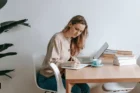 حرکات یوگا برای درس خواندن و آرامش ذهن در زمان مطالعه