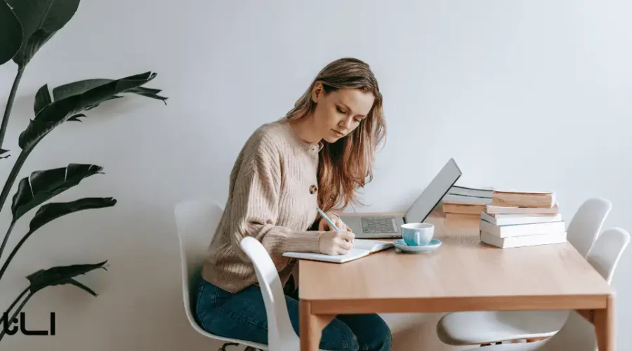حرکات یوگا برای درس خواندن و آرامش ذهن در زمان مطالعه