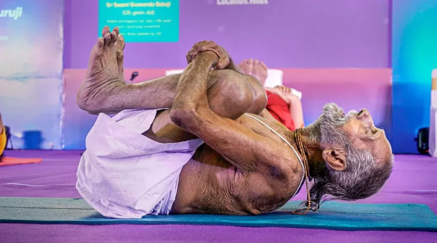 بابا شیواناند، استاد بزرگ یوگا، در سن ۱۲۸ سالگی در گذشت
